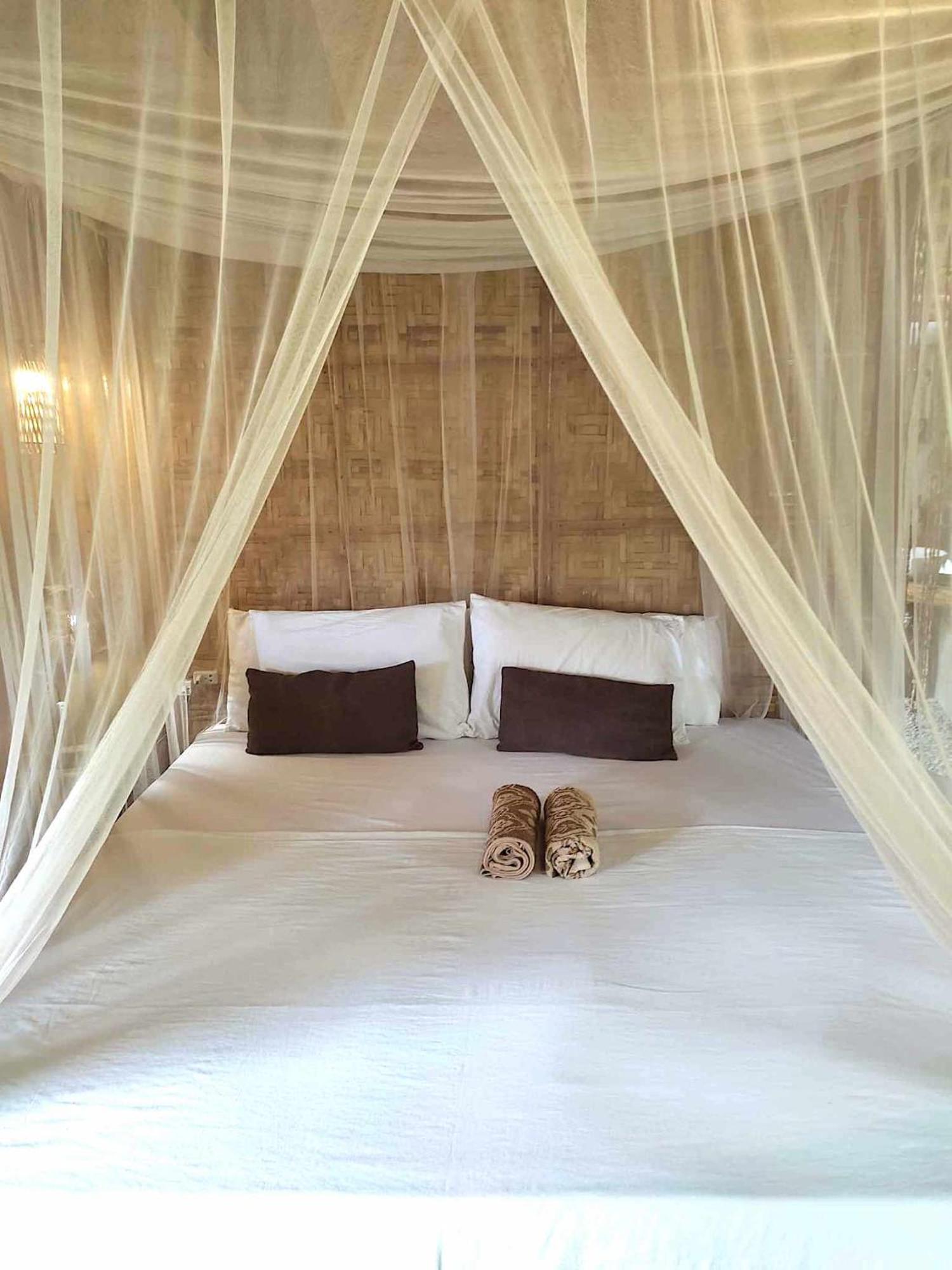 Herbs Guest House And Restaurant Near The Sea (Adults Only) Moalboal Habitación foto