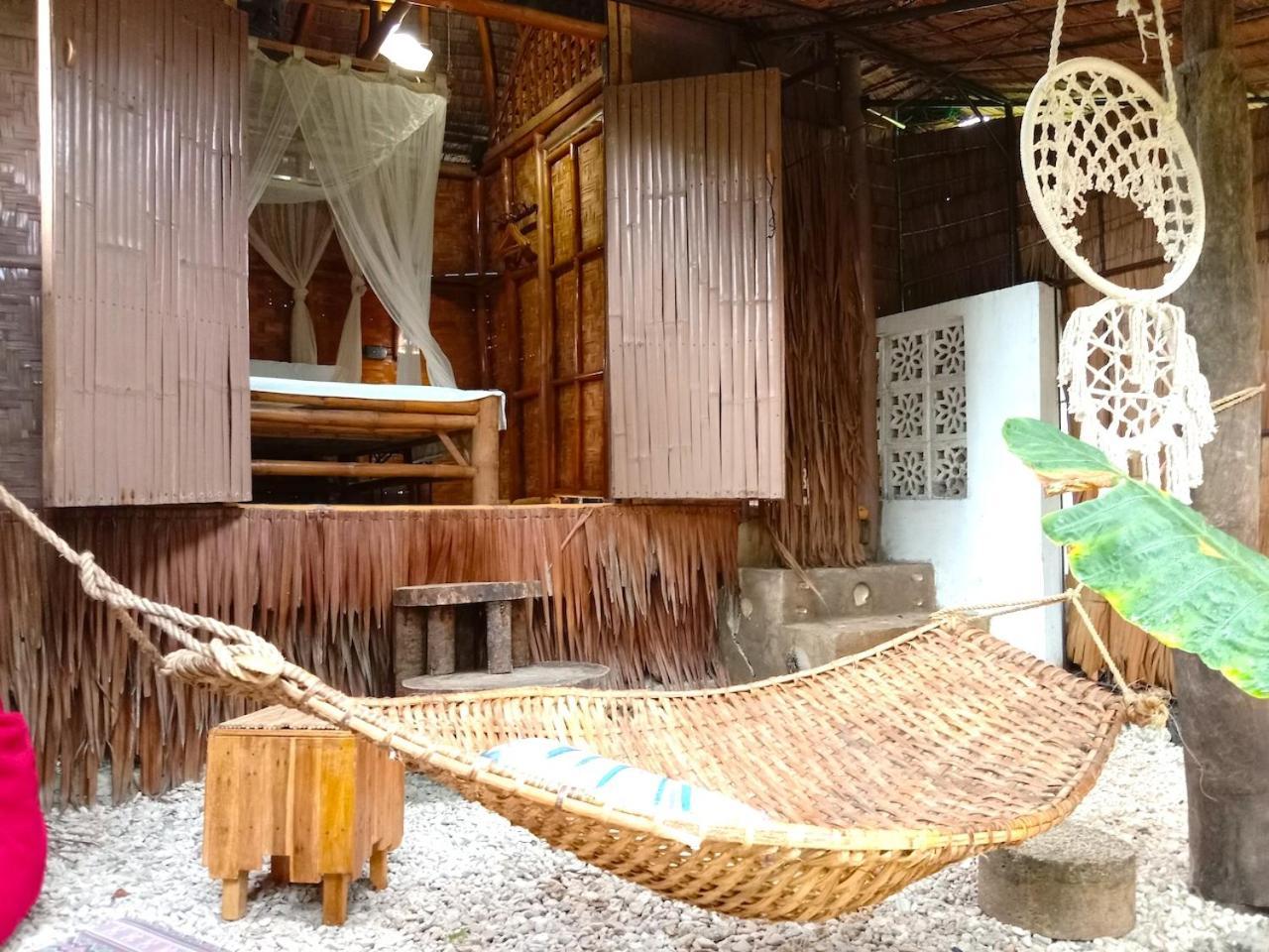 Herbs Guest House And Restaurant Near The Sea (Adults Only) Moalboal Habitación foto