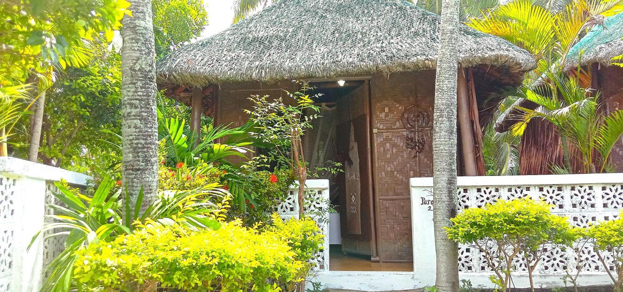 Herbs Guest House And Restaurant Near The Sea (Adults Only) Moalboal Habitación foto